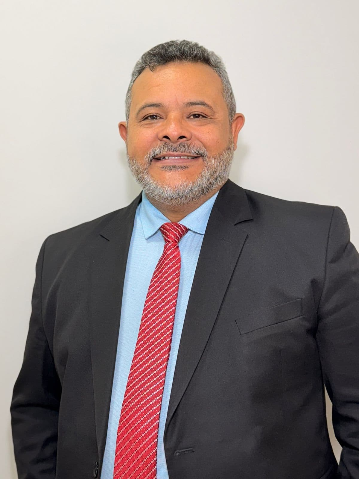 Dr. Cláudio Santos de Oliveira